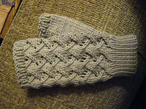 Cafe au Lait Mitts class Saturday May 9 at 11am